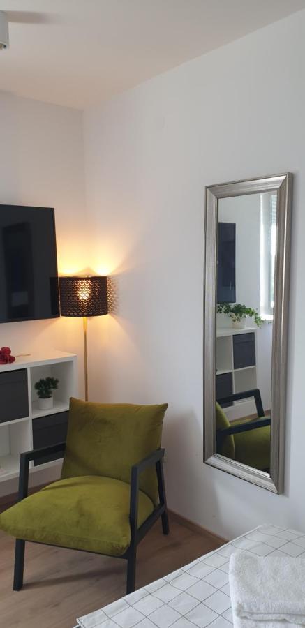 Studio Apartment Hana Пула Экстерьер фото
